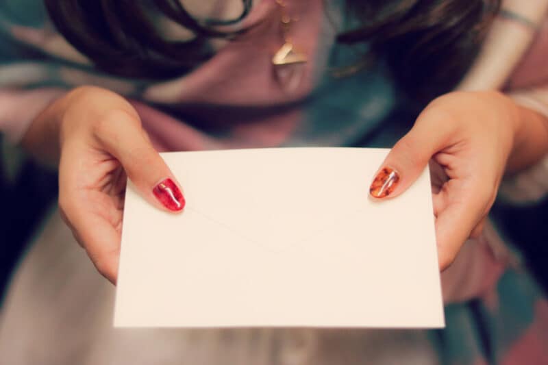 芸人にファンレターを出す女性